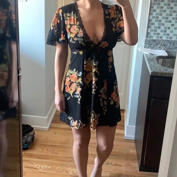 Floral Lace Brunch Dress - Picture 2 of 4